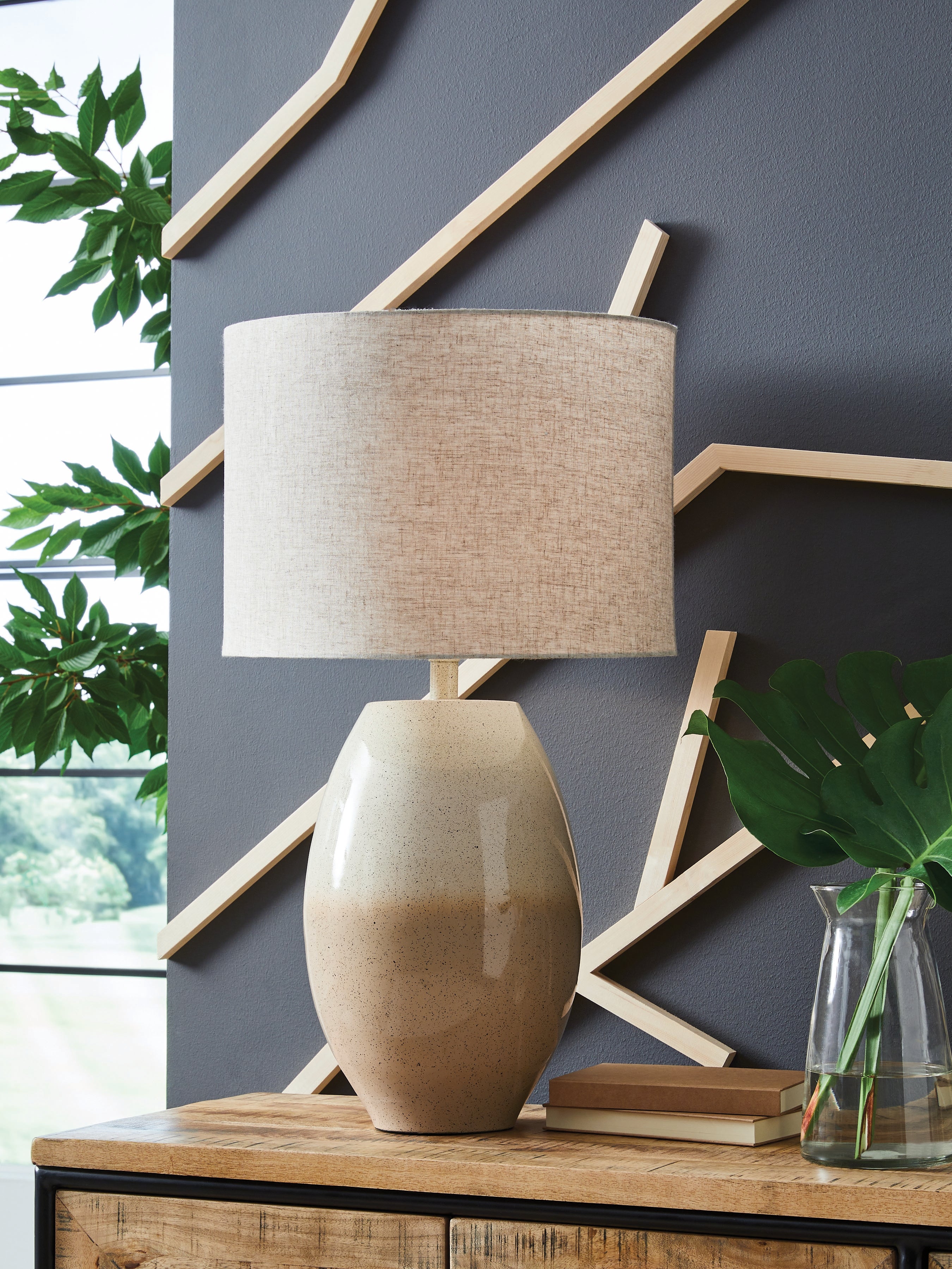 Sectionals for Less - Ashley Furniture - Linas Lighting - Metal Table Lamp (1/CN) / Cream/Beige - L207594