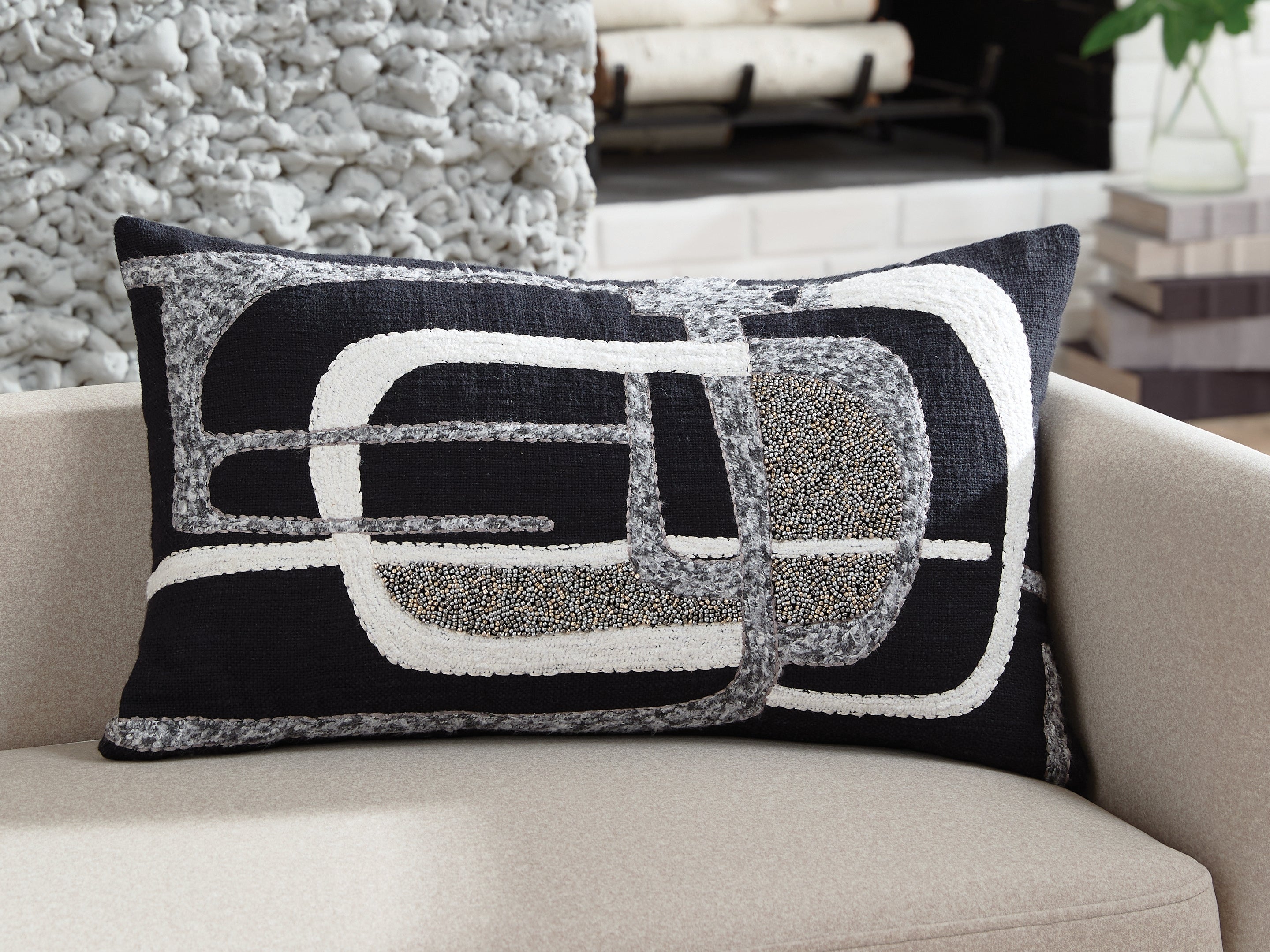 Sectionals for Less - Ashley Furniture - Gavrileigh Pillows - Pillow (4/CS) / Black/Gray/Ivory - A1001113