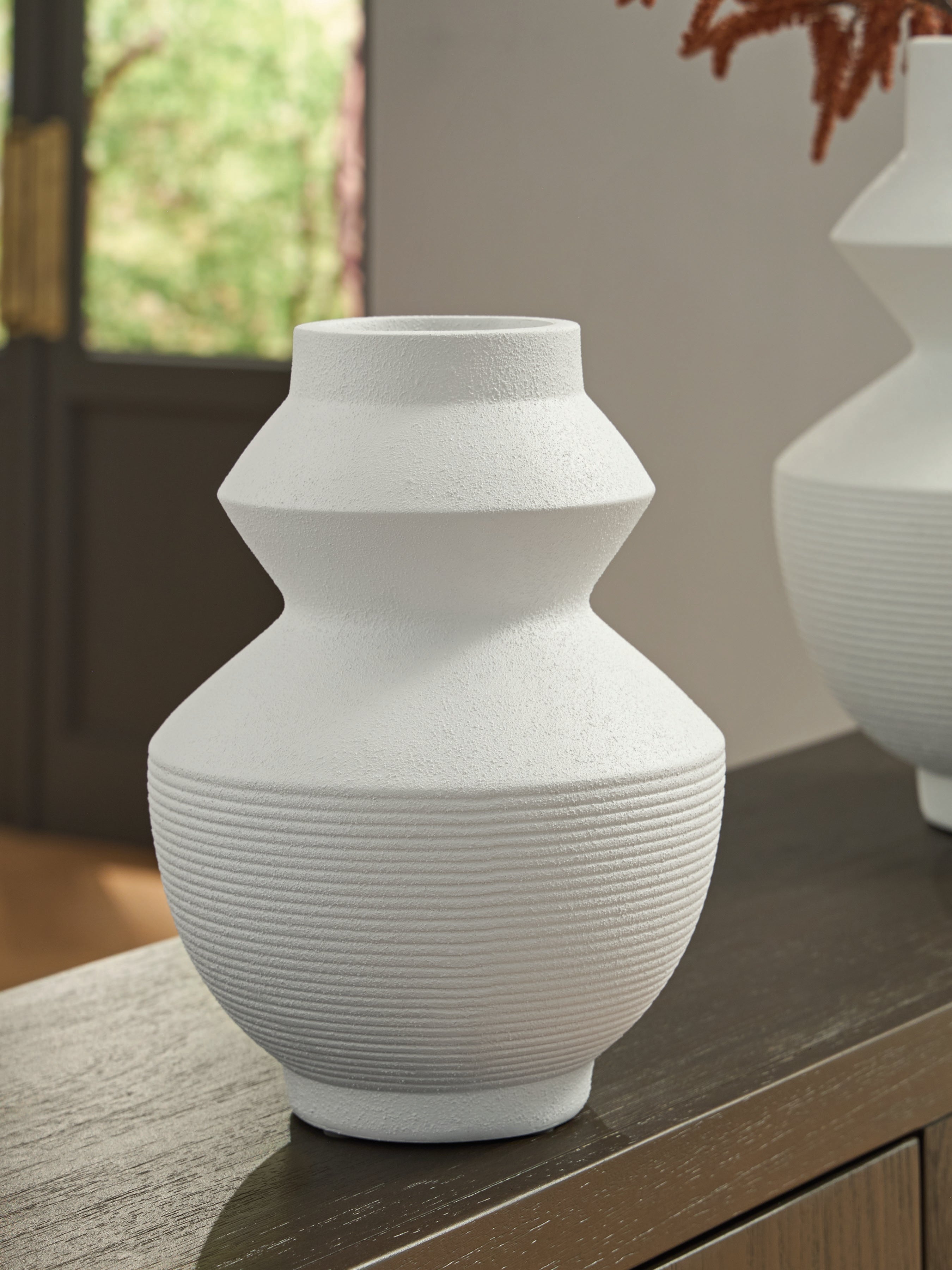 Sectionals for Less - Ashley Furniture - Naveen Vase - Vase / White - A2000870