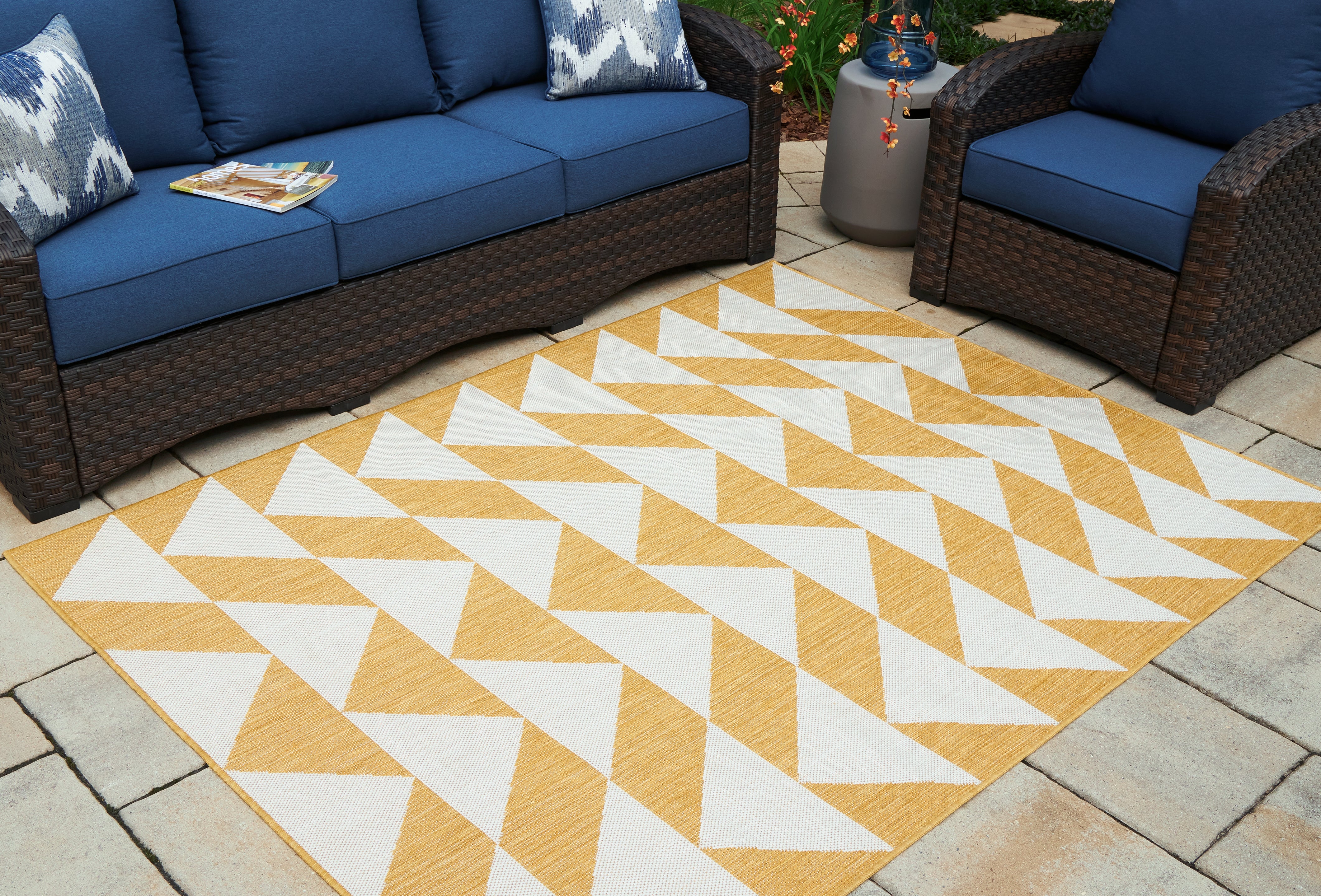 Sectionals for Less - Ashley Furniture - Thomley Rug - 8' x 10' Rug / Ivory/Yellow - R900061
